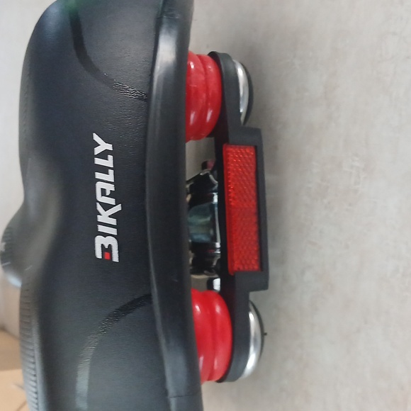 BIKALLY BIKE SEAT - Picture 9 of 11